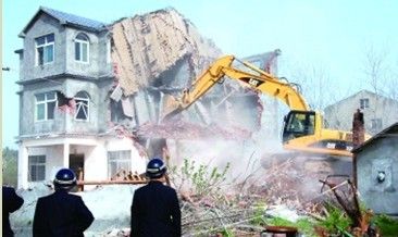 漳河新区拆除违法建筑3000平方米