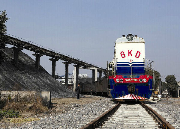 荆沙铁路南煤专线营运 大堤告别光“灰”岁月