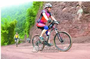 鄂湘渝山地自行车爬坡赛在恩施举行