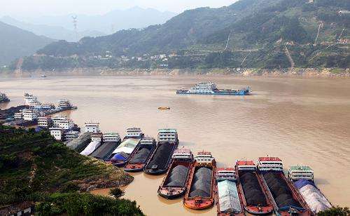长江防总发调度令疏散三峡区域因汛滞留船舶