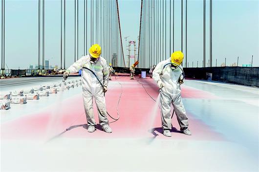 武汉杨泗港长江大桥开始“装修”