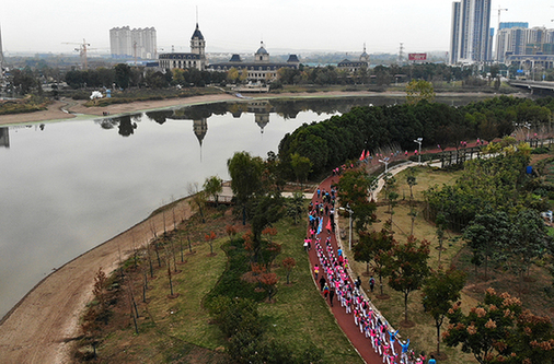 3000余名户外徒步爱好者齐聚武汉体验运动之乐