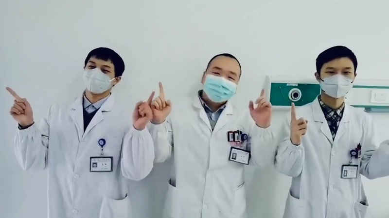 武汉&ldquo;CT BOYS&rdquo;手势舞祝福白衣女神