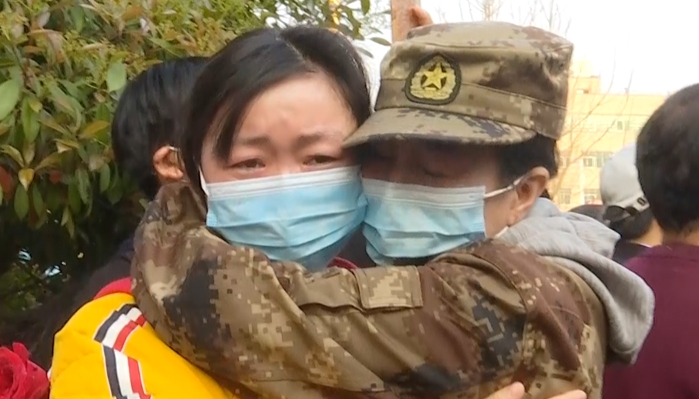 寒冬相识 暖春别离 患难见真情