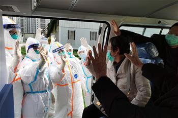 武汉雷神山：17名患者治愈出院