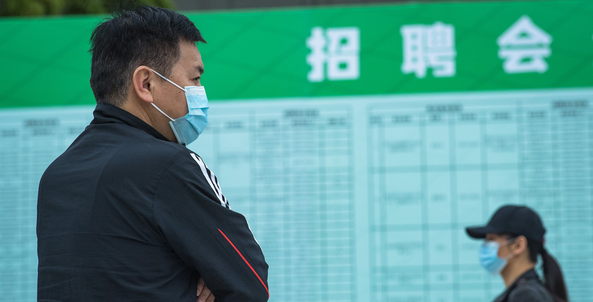 武汉举行复工复产企业招聘会