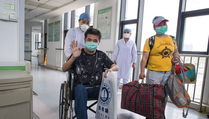 武汉市肺科医院：最后一名康复期患者出院