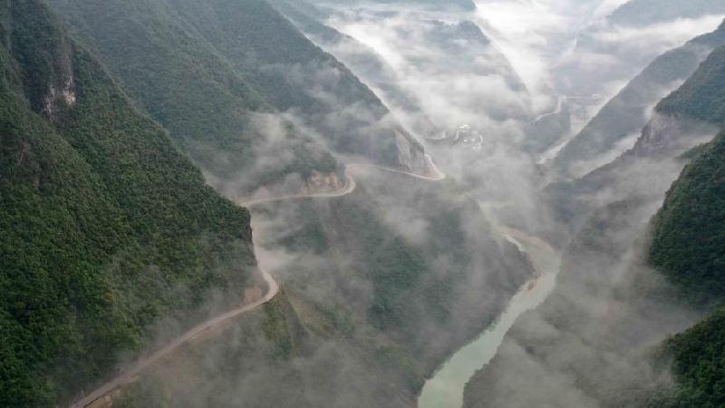 湖北鹤峰：云中公路