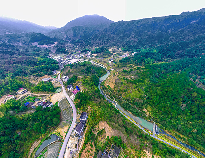善缘谷里看脱贫 梦圆绿水青山间