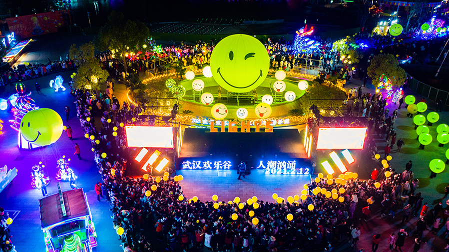 武汉欢乐谷LIGHTS游乐园启幕 五大主题区演绎多彩幻境