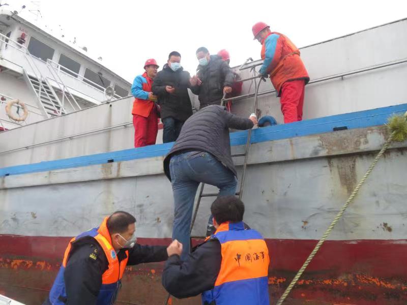 长江海事局2020年成功救助遇险人员1382人