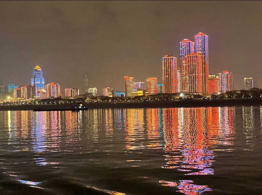 特写：台湾青年在&ldquo;英雄城市&rdquo;围炉话团圆
