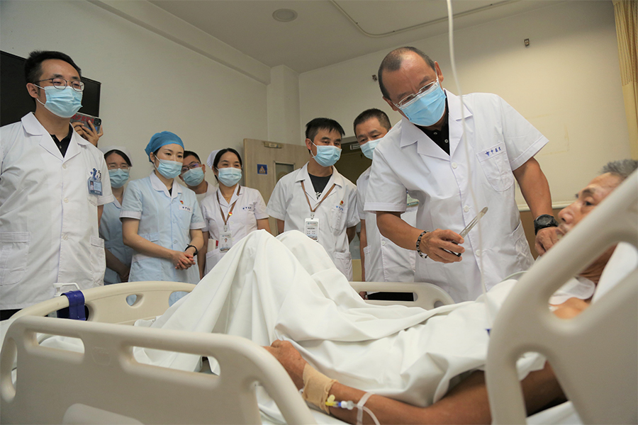 武漢大學中南醫院深入革命老區為群眾義診送藥
