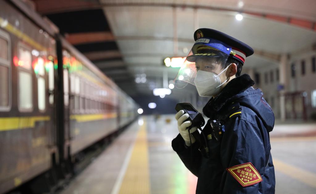武汉铁路部门“量身定制”78趟专列送务工人员便捷返岗