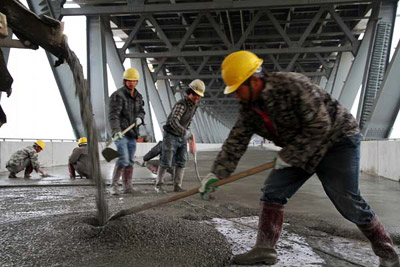 黄冈长江大桥主桥铁路桥面施工全部完成