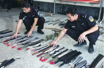 咸宁警方打击贩卖管制刀具等危险品行为